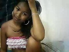 cam avec une petite malgache aux seins parfaits cam avec une petite malgache aux seins parfaits