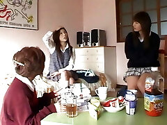 japońskie dziewczyny femdom party! japońskie bachory chcą zabawy!