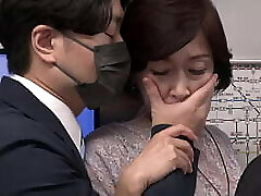 人妻痴漢電車~さわられた五十路母~ 堀美也子 人妻痴漢電車~さわられた五十路母~ 堀美也子