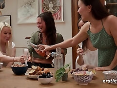 лесбийский групповой фантастический секс с игрушками