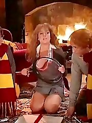Lindsay Lohan exhibits her hot upskirt