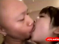 dame de bureau se sa bouche et la chatte baisée dur par des mecs sur le tapis, je dame de bureau se sa bouche et la chatte baisée dur par des mecs sur le tapis, je