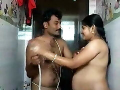indischen bhabhi in dusche