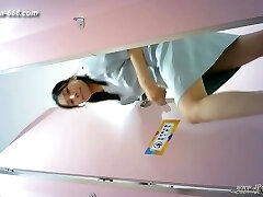 chinese ladies go to toilet.304