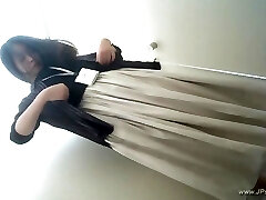 japanese girls go to toilet.308