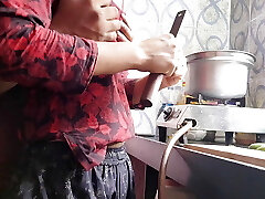 Kitchen me bhabhi ji ko agony se lund ka maja diya devar ne