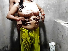 Sexy desi indian bhabhi romped in douche big boobs bhabhi ko bathroom me choda
