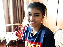 मोहक शरीर घटता के साथ थाई सौंदर्य फर पाई खाया जाता है मोहक शरीर घटता के साथ थाई सौंदर्य फर पाई खाया जाता है