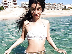 Sissi plays with her cunny underwater in Sharm el Sheikh - DOLLSCULT