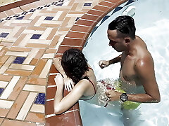 FOREIGN Couple CAUGHT FUCKING IN THE WATER
