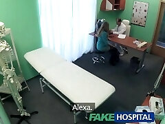 FakeHospital tetas Grandes nena tiene un problema en la espalda