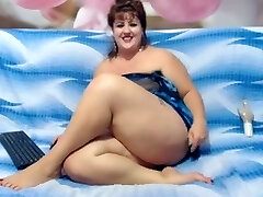 Fine webcam vid with amateur BBW flashing her big bum Fine webcam vid with amateur BBW flashing her big bum