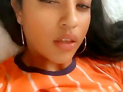 Cutie Fingers Her Kitten Cutie Fingers Her Kitten