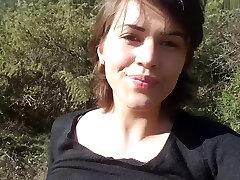 French Dark Haired Flash outside in Woods - Francaise S'exhib Dans Les Bois Vic Alouqua 1080p