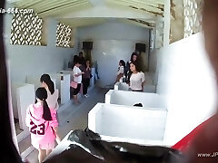 chinese girls go to rest room.306