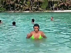 Kim kardarshian looking so steaming in bikini