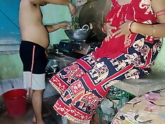 印度孟加拉厨房pe khana bana raha tha davor或vabi ko lagha sex ki vuk davor ne mast choda vabi ko kitchen me