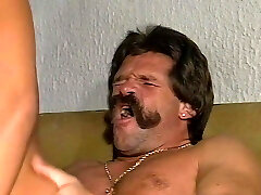 Geile Sabine bekommt Ihre behaarte Moese vom Chef gefickt Geile Sabine bekommt Ihre behaarte Moese vom Chef gefickt