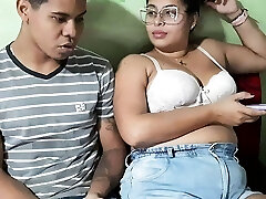 I ask my sister in law for advice and finishing an instruction on how to do a gobble pussy I ask my sister in law for advice and finishing an instruction on how to do a gobble pussy