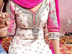 Punjabi ladaki ne salwar pahankar apane yaar se chudwai Punjabi ladaki ne salwar pahankar apane yaar se chudwai