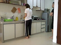 She gets pantsed while doing palace chores