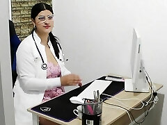 At a medical appointment my insatiable doctor fucks my pussy - Pornography in Spanish