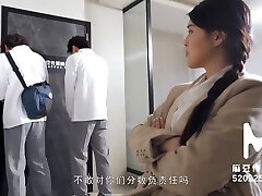 japoński nauczyciel gangbanged przez jej energized studenci