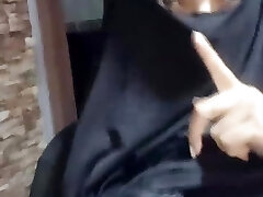 Real Sexy Amateur Muslim Arabian MILF Masturbates Squirting Fluid Gushy Gash To Orgasm Stiff In Niqab