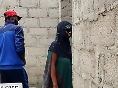 سینه کلان, شلخته نیجریه لعنتی در یک ساختمان ناتمام