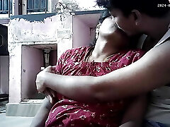 Indian hot mansion wife kissing and boobs pressing