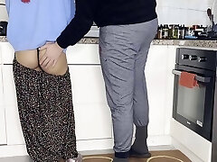 mujer turca vestida con hijab que engañó a su marido