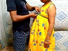 Tailor ne Everbest Large Jugs Bhabhi ko Chod diya - Desi Tumpa