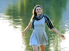Carlie showcases her pussy and bootie in the park in solo clip