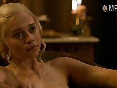 Nice natural titties of blonde hotty Emilia Clarke are flashed for you