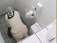 Granny got her ass on toilet voyeur video while pissing
