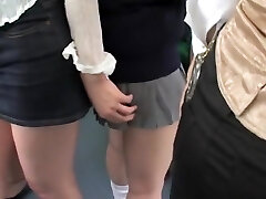 जापानी लेस्बियन स्कूली बस में groped