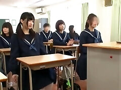 可愛い制服美少女が壁から出てくるチ○ポをしゃぶる【サンプル】