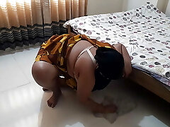 35 yr old Gujarati Maid gets stuck under bed while cleaning then A guy gives tough plumb from behind - Indian Hindi Sex
