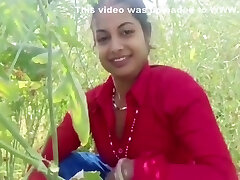 Hotwife The Sister-in-law Working On The Farm By Luring Currency In Hindi Voice