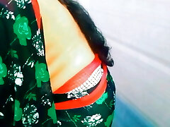 bhabi douche me nahate wakt pisab kar diya