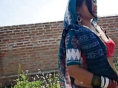 ma belle-mère rajasthani montrant le mamelon et nous avons eu un sexe gerat