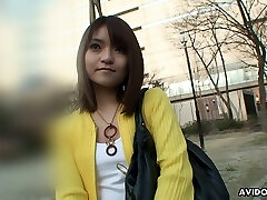 एशियाई लड़की बालों वाले छीनने के साथ Kimoko Tsuji हुक के साथ मुश्किल से जाना जाता है दोस्त