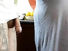 एक मोटी कुतिया से मेरे डिक बंद मरोड़ते मजा आ रहा है