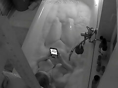 cam de la esposa en el baño