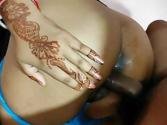 न्यूली मैरिड स्टूडेंट को क्लास रूम में कुटिया बनाकर चुदाई किया