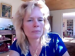 यह महिला मेरे डिक को इतना बेहतर महसूस कराती है और वे स्तन अद्भुत हैं