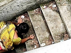 कोमल ने देवर को चुपके से सिदिये के गेट में बुलाया कोमल ने देवर को चुपके से सिदिये के गेट में बुलाया