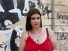 जर्मन स्काउट-सुडौल बड़ी प्राकृतिक स्तन किशोर लकड़ी मॉडल नौकरी पर बकवास करने के साथ छेड़खानी