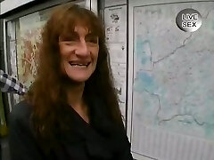 पुराने बदसूरत फूहड़ उसे सूजन बिल्ली के साथ