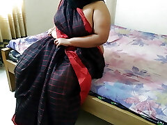 Tamil Real Grandma ko bistar par tapa tap choda aur unki pod xxl diya - Indian Hot old woman wearing saree without half-top